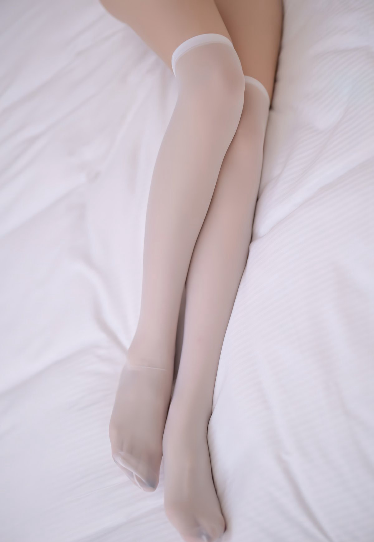 林星阑2022白丝美腿性感丁字裤肥美高翘臀风骚美女套图