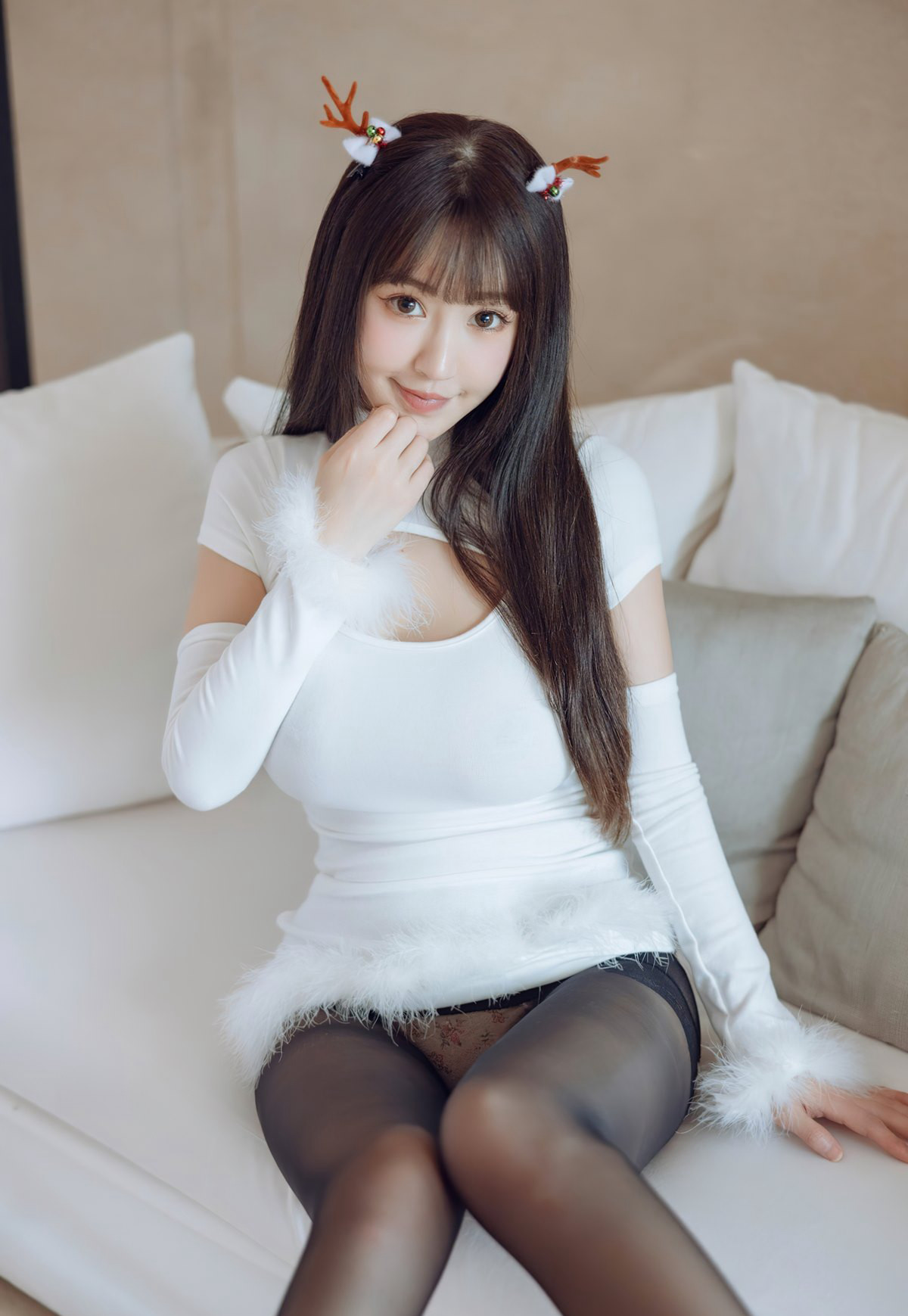 王雨纯风骚极品诱惑裸胸性感黑丝无内诱惑丰满微胖美女