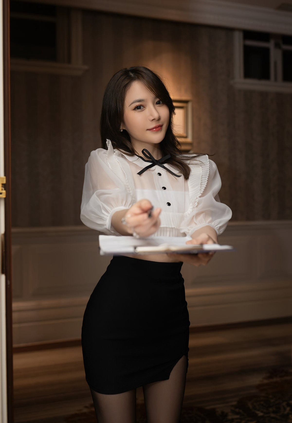 风骚制服性感秘书鱼子酱诱惑超短裙黑丝无内高跟诱惑套图