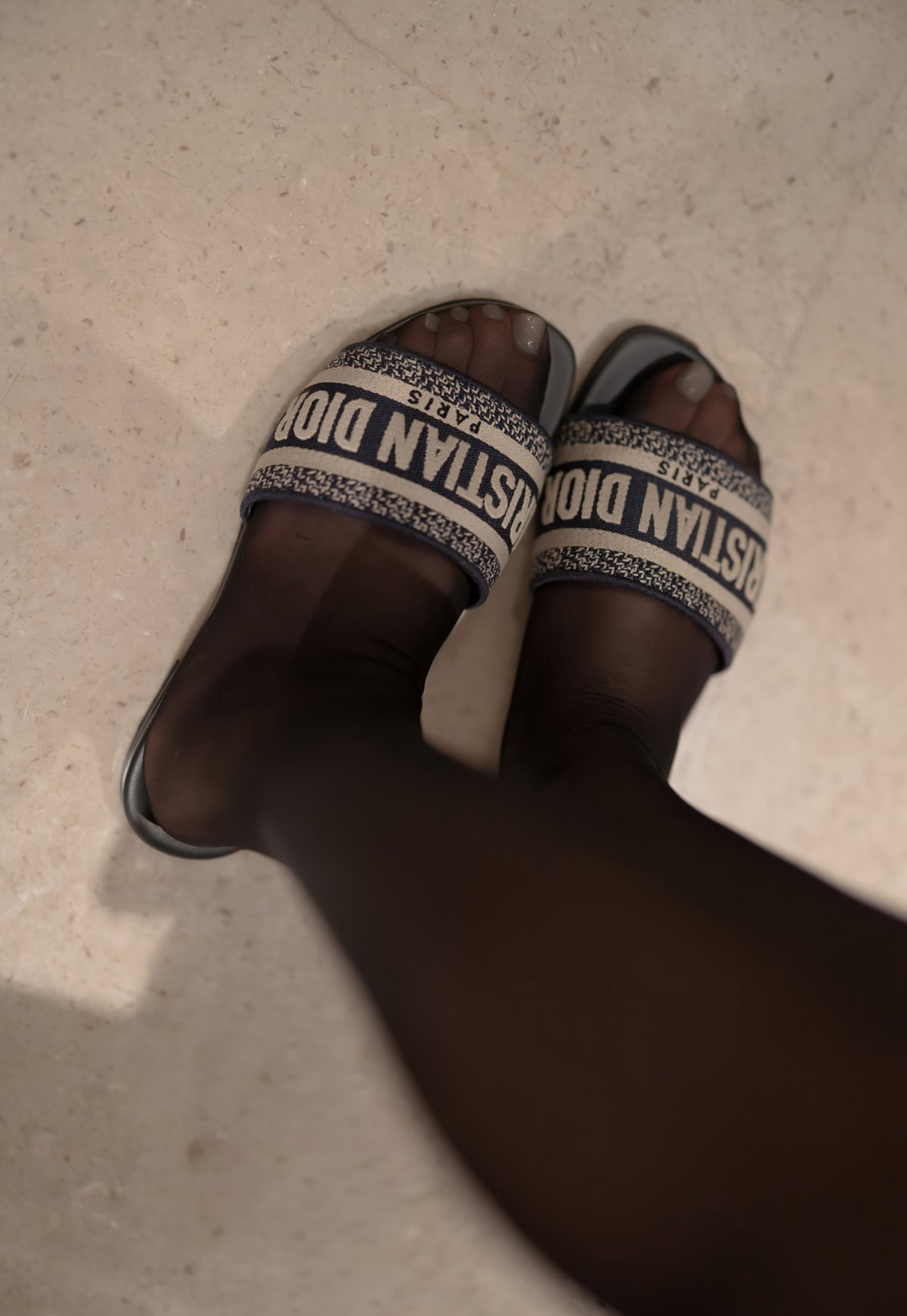 杨晨晨丰满裸胸大尺度喷血高清套图黑丝无内丝袜美臀性感美腿套图