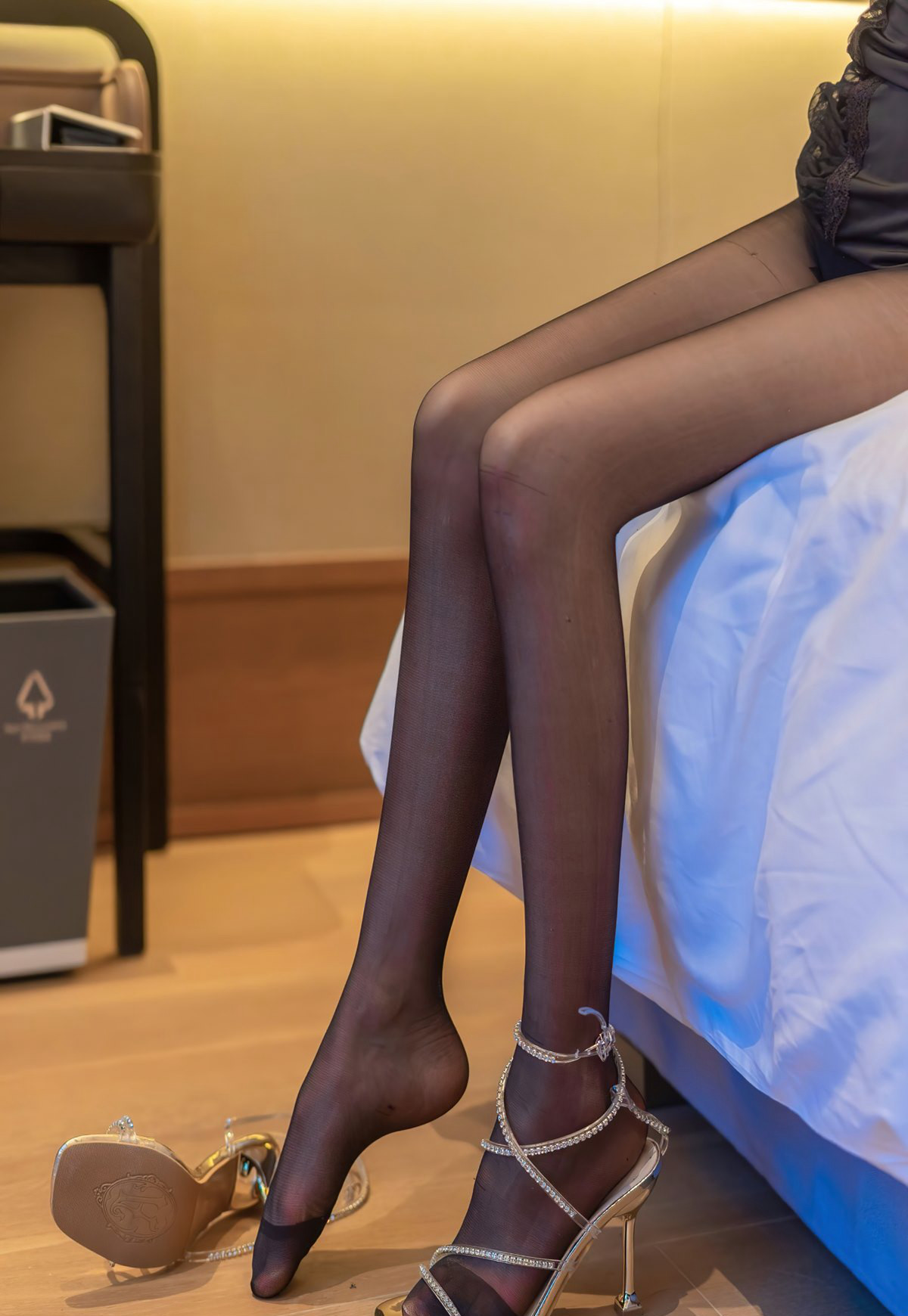 丁字裤高清大圆臀风骚白嫩熊小诺超污丝袜美女撕破自己的丝袜