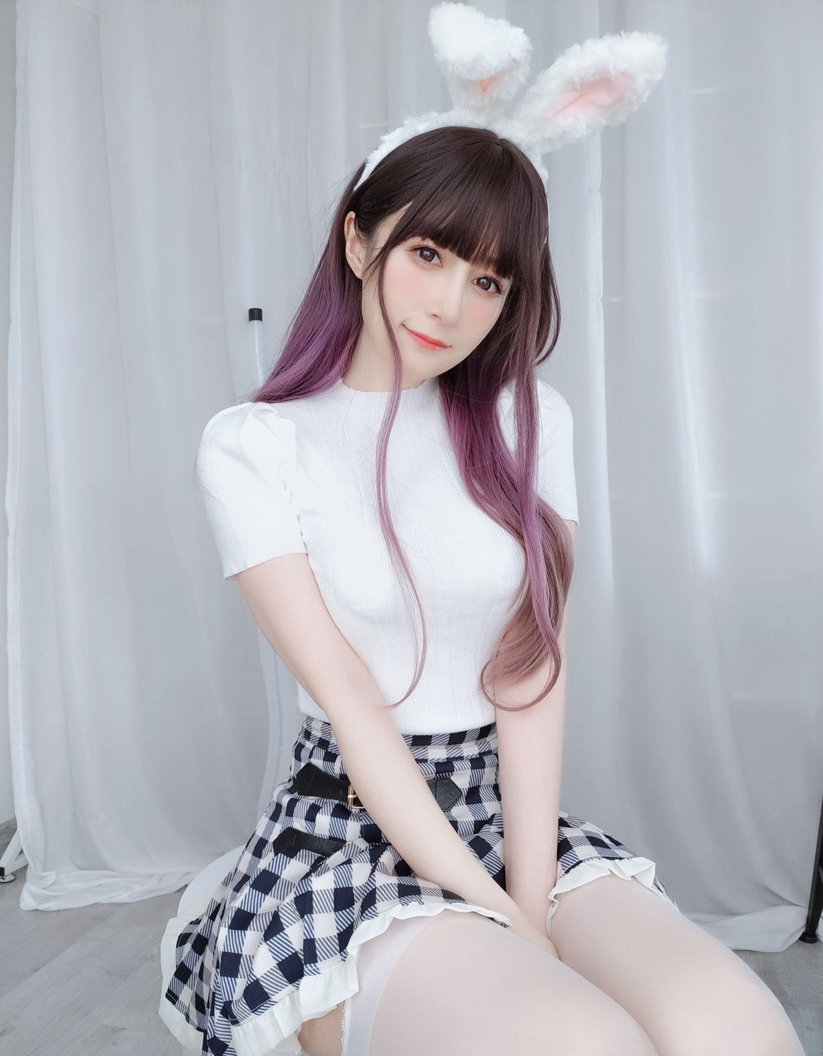 白银81COS兔女郎性感丰满大胸诱惑超污白丝美腿写真集