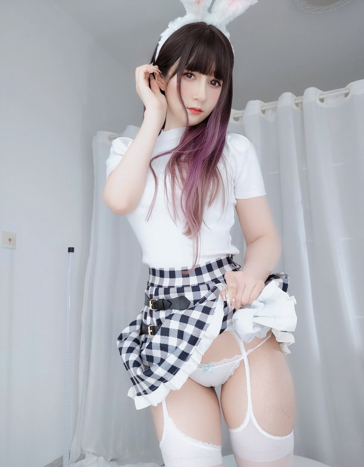 白银81COS兔女郎性感丰满大胸诱惑超污白丝美腿写真集