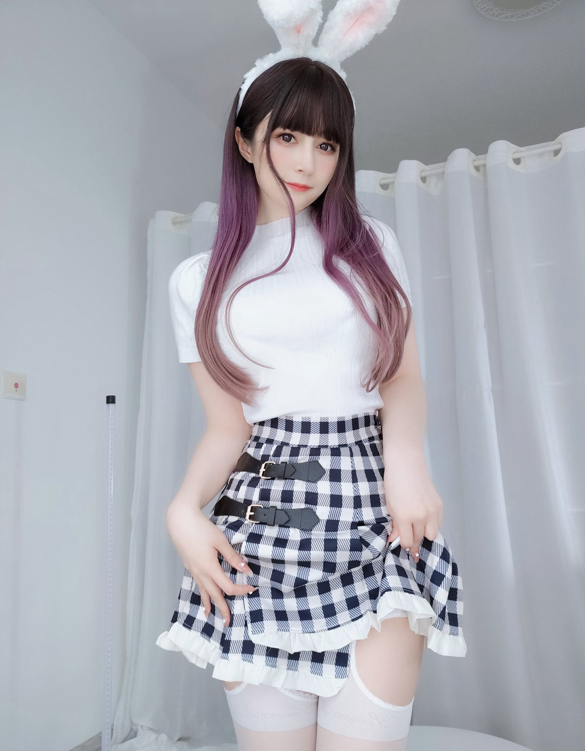 白银81COS兔女郎性感丰满大胸诱惑超污白丝美腿写真集