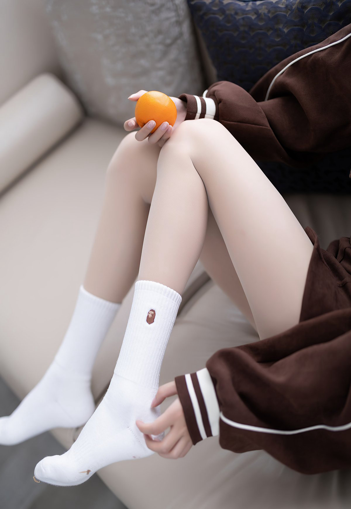 程程程高级酒店床上风骚肉丝无内诱惑纤瘦身材极品美腿玉足