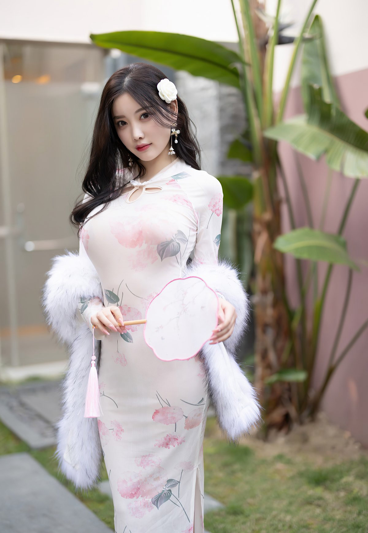 杨晨晨性感旗袍装风骚高跟美腿喷血巨乳诱惑肉丝无内美臀