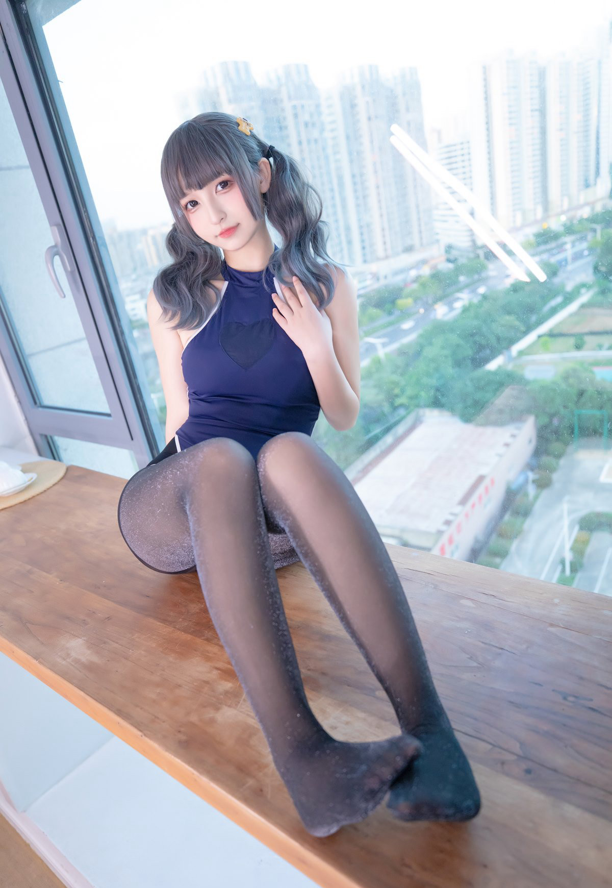 神楽坂真冬2022最新黑丝无内超薄白丝套图超污丝袜写真合集