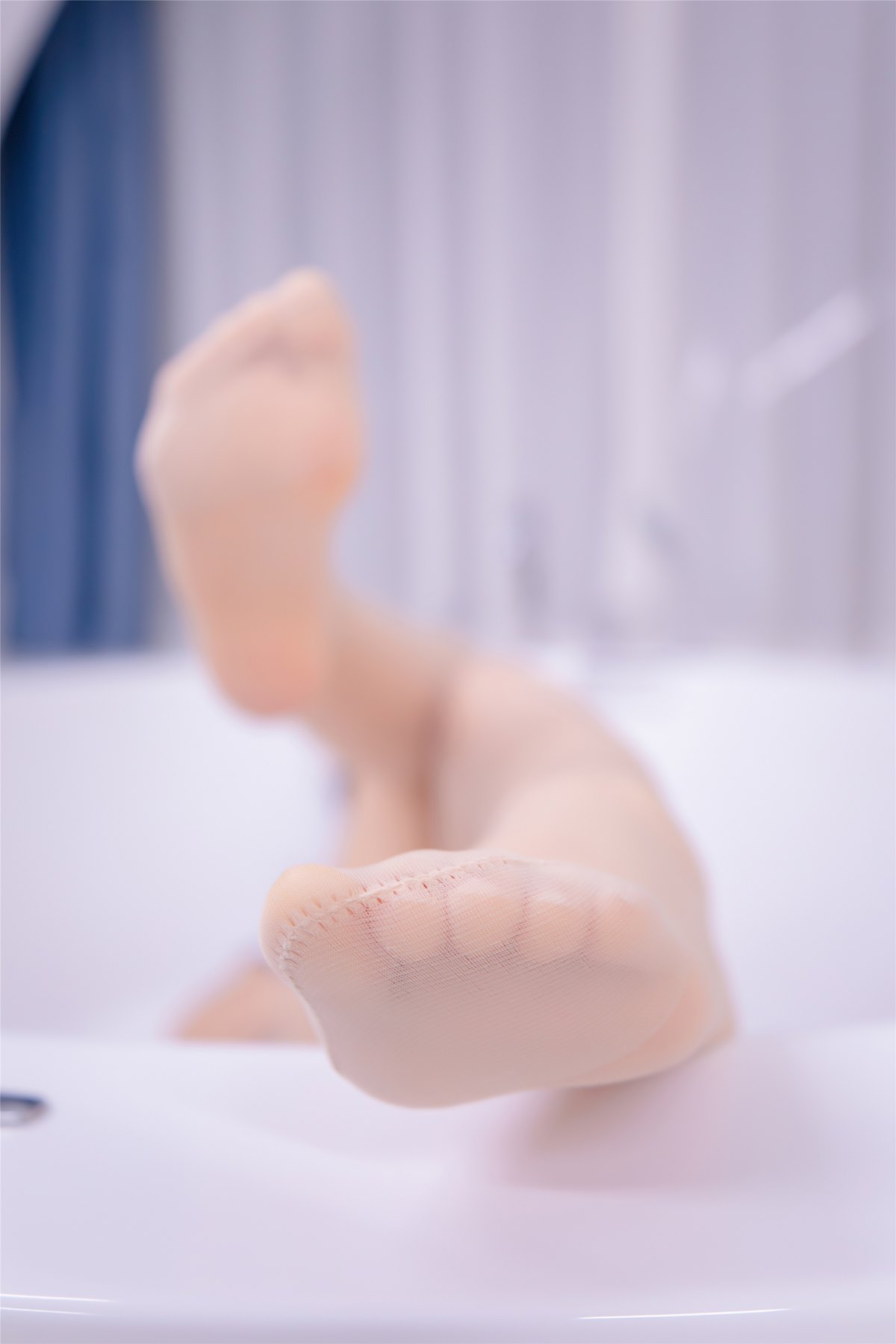 神楽坂真冬2022最新黑丝无内超薄白丝套图超污丝袜写真合集