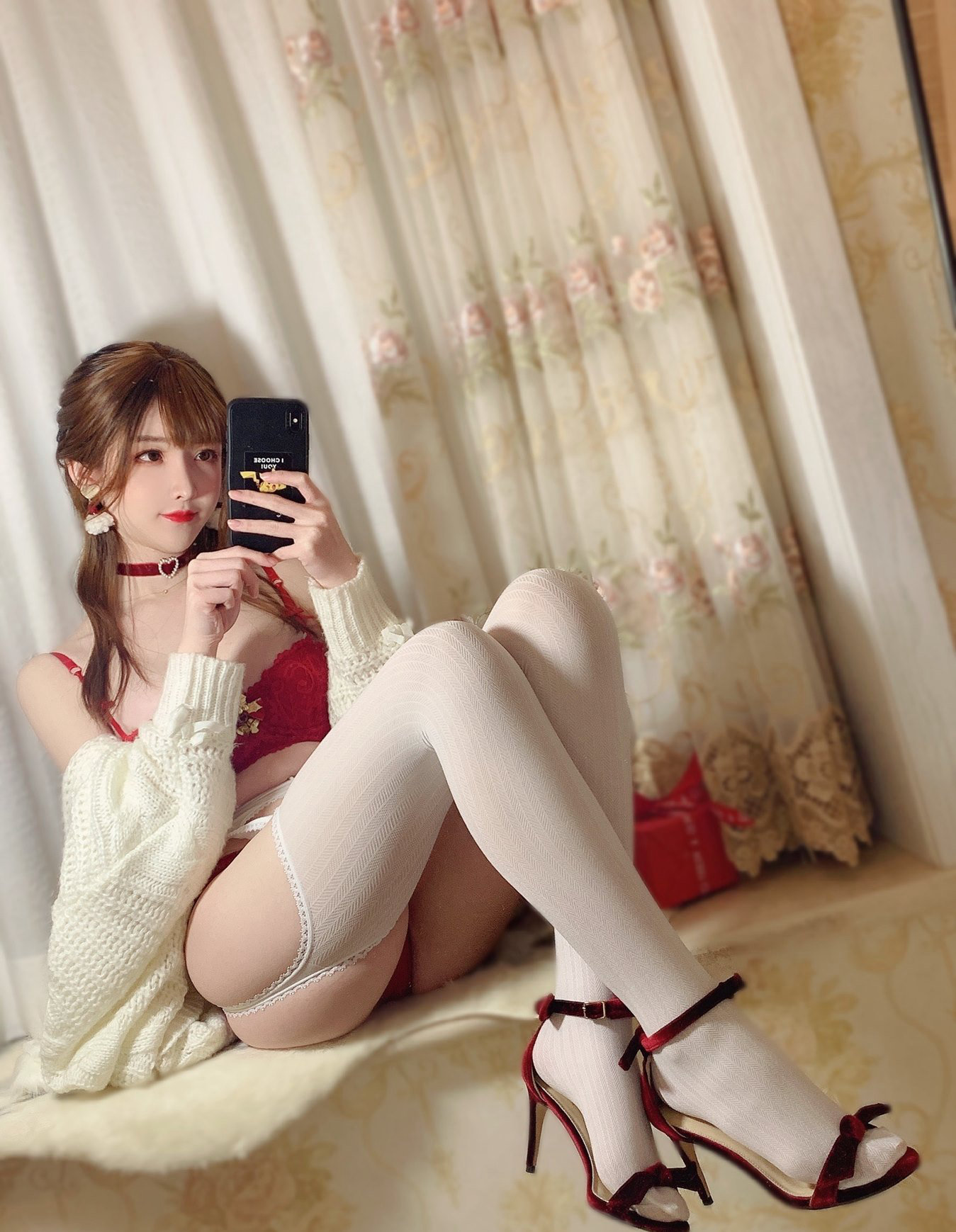 一小央泽2022丰满裸胸风骚白丝袜美腿诱惑丁字裤超污套图