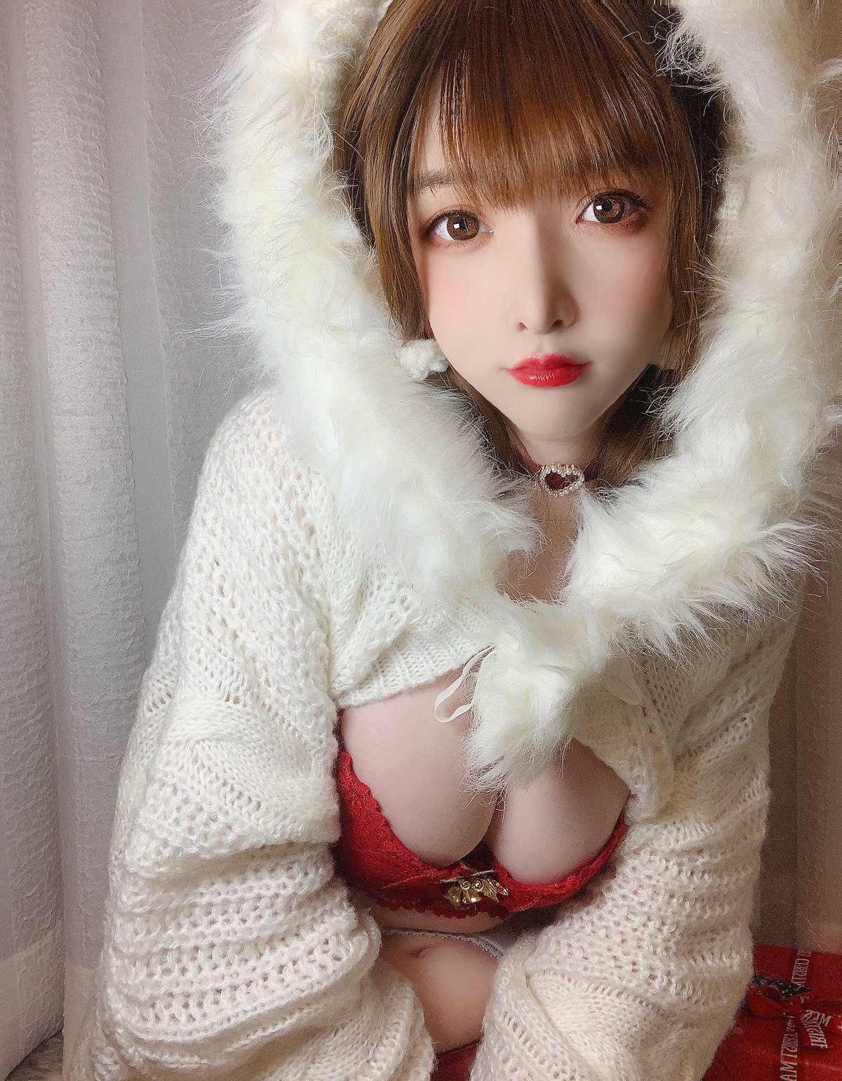 一小央泽2022丰满裸胸风骚白丝袜美腿诱惑丁字裤超污套图