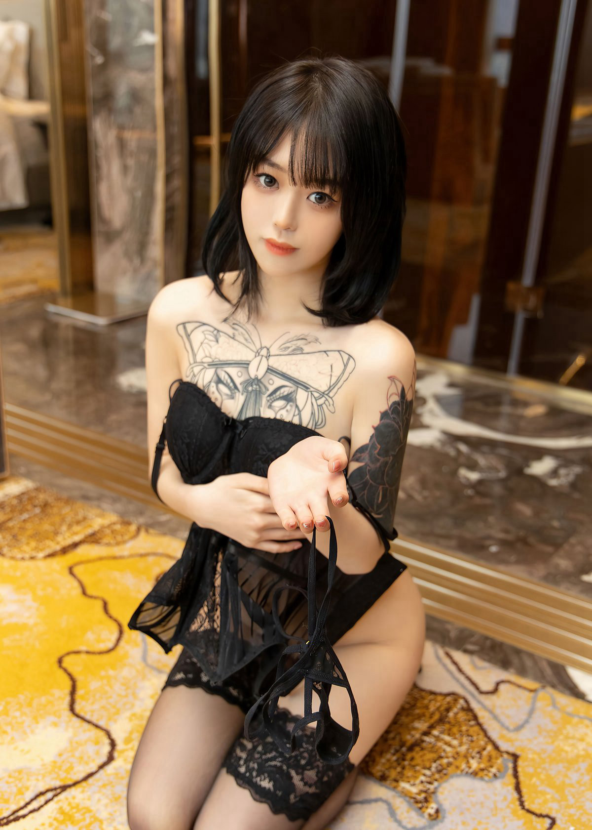 性感黑丝丁字裤撅臀诱惑黑色蕾丝情趣内衣诱惑姿势高清套图