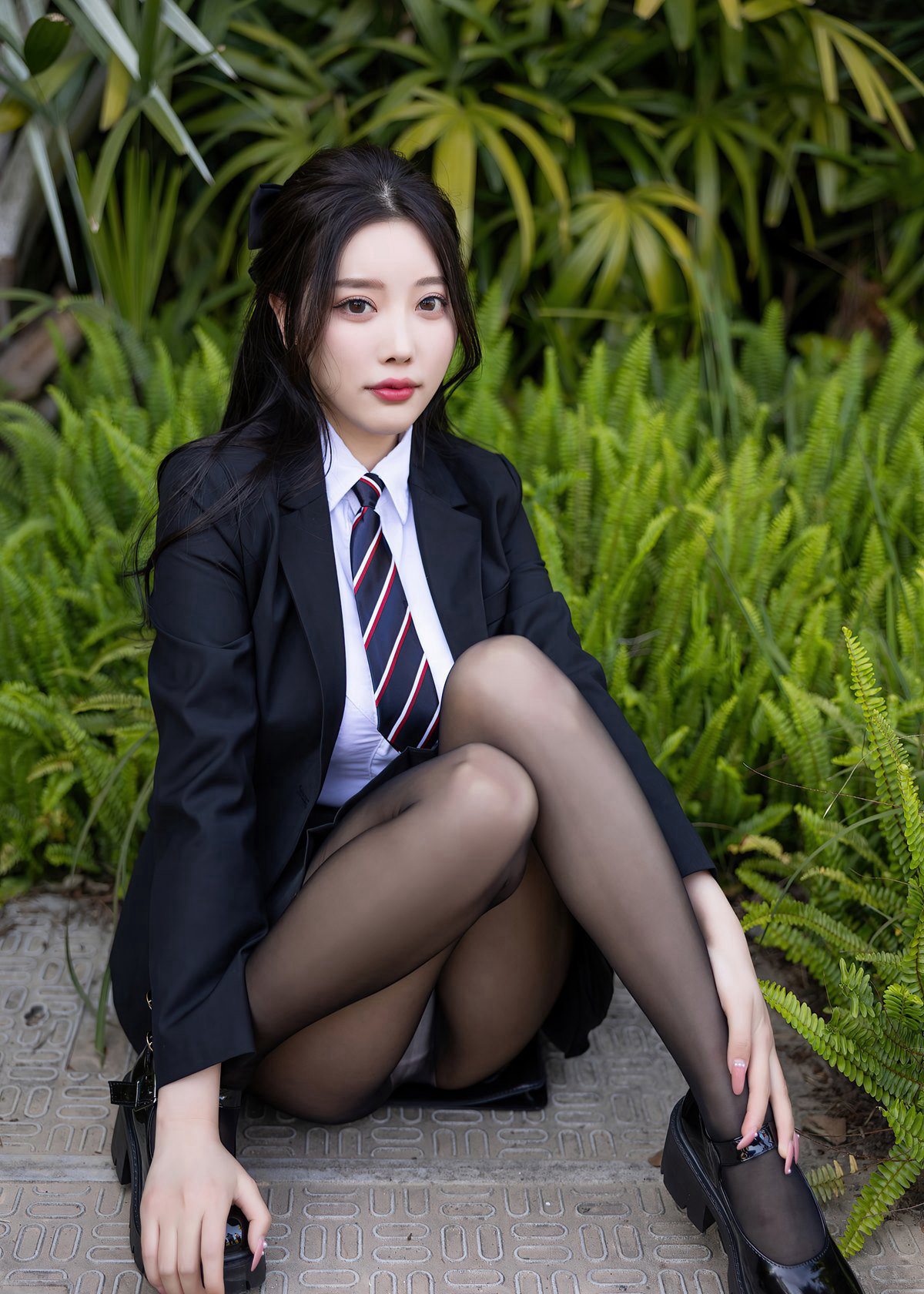 性感JK制服裸胸丰满美少妇杨晨晨诱惑黑丝无内床上风骚姿势