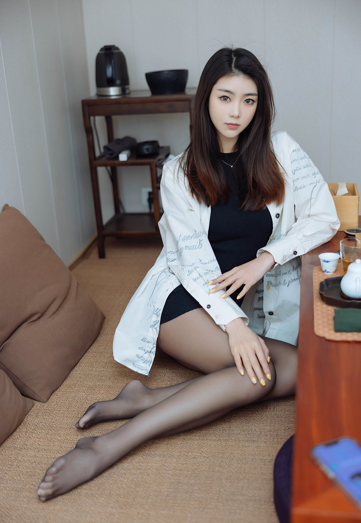 超气质御姐性感黑丝和肉丝风骚美腿白嫩美少妇