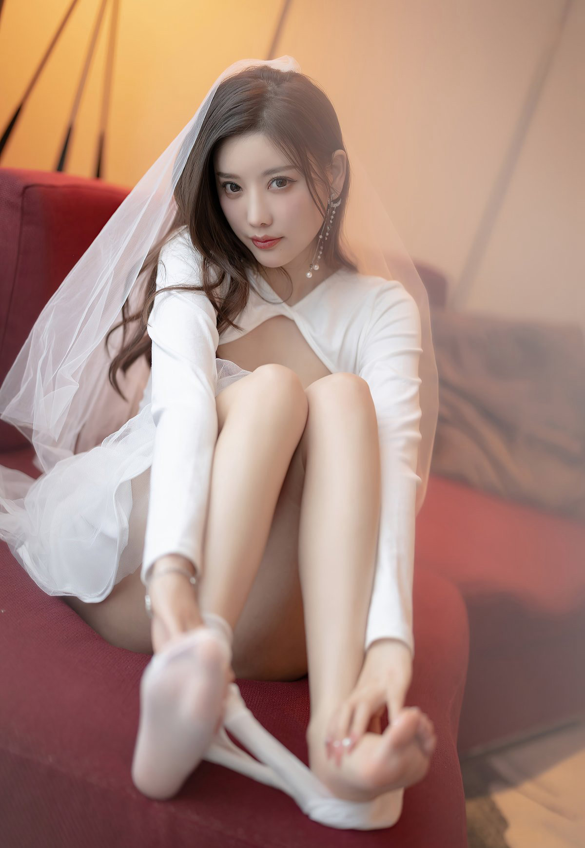 杨晨晨白丝袜美腿高跟性感婚纱写真诱惑白嫩美腿裸胸超污套图