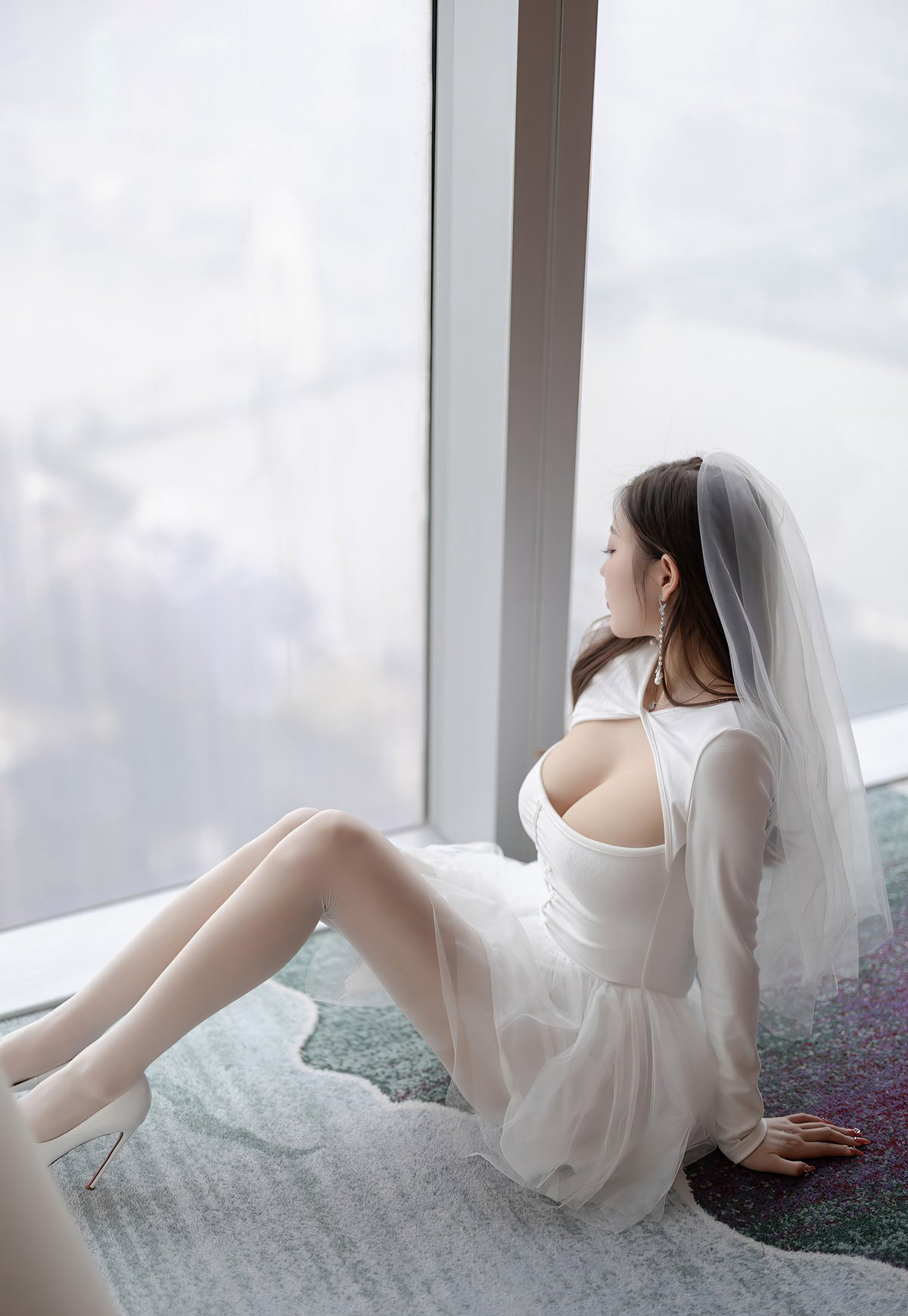 杨晨晨白丝袜美腿高跟性感婚纱写真诱惑白嫩美腿裸胸超污套图