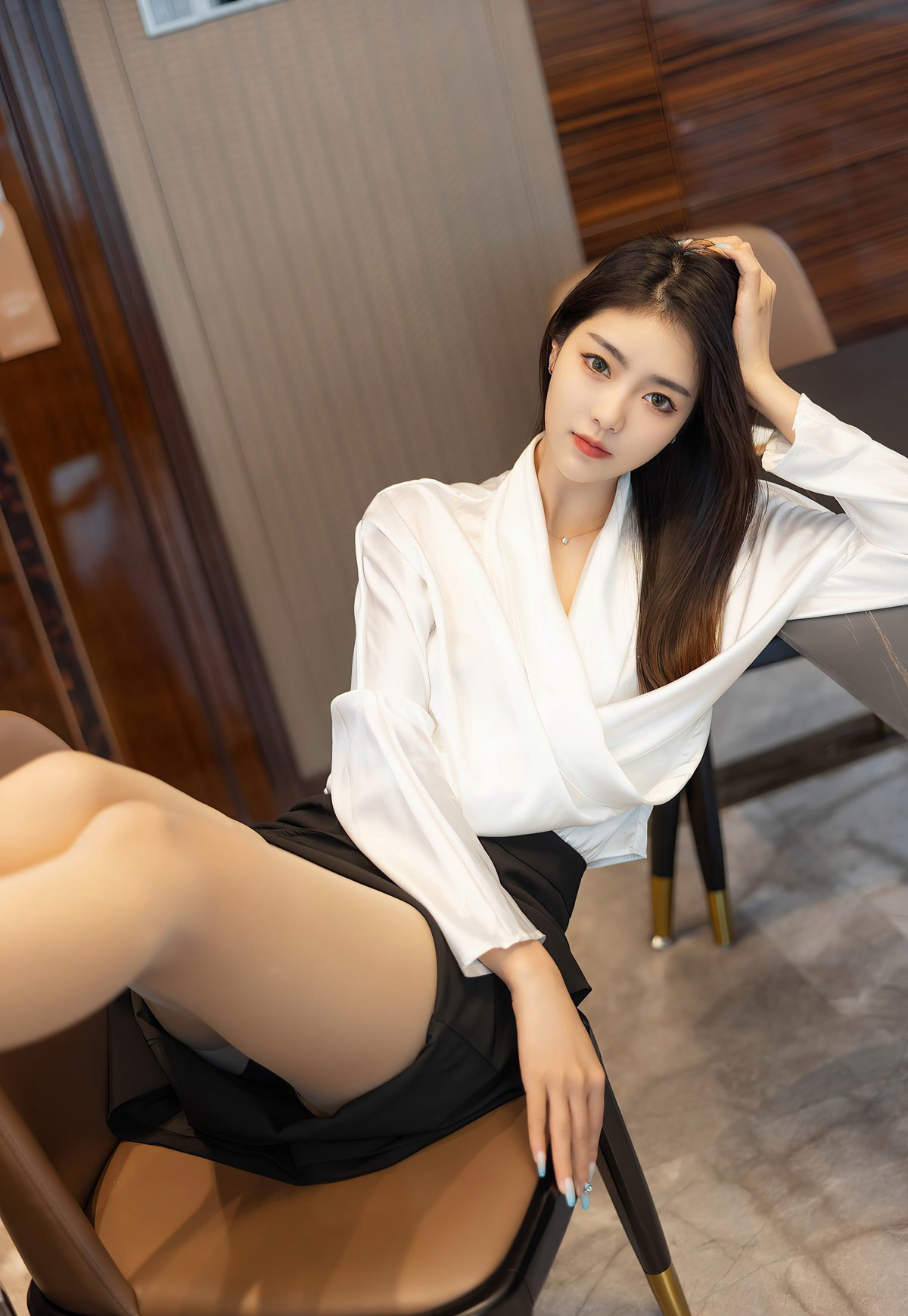 高颜值性感秘书性感肉丝制服短裙极品高跟美腿套图