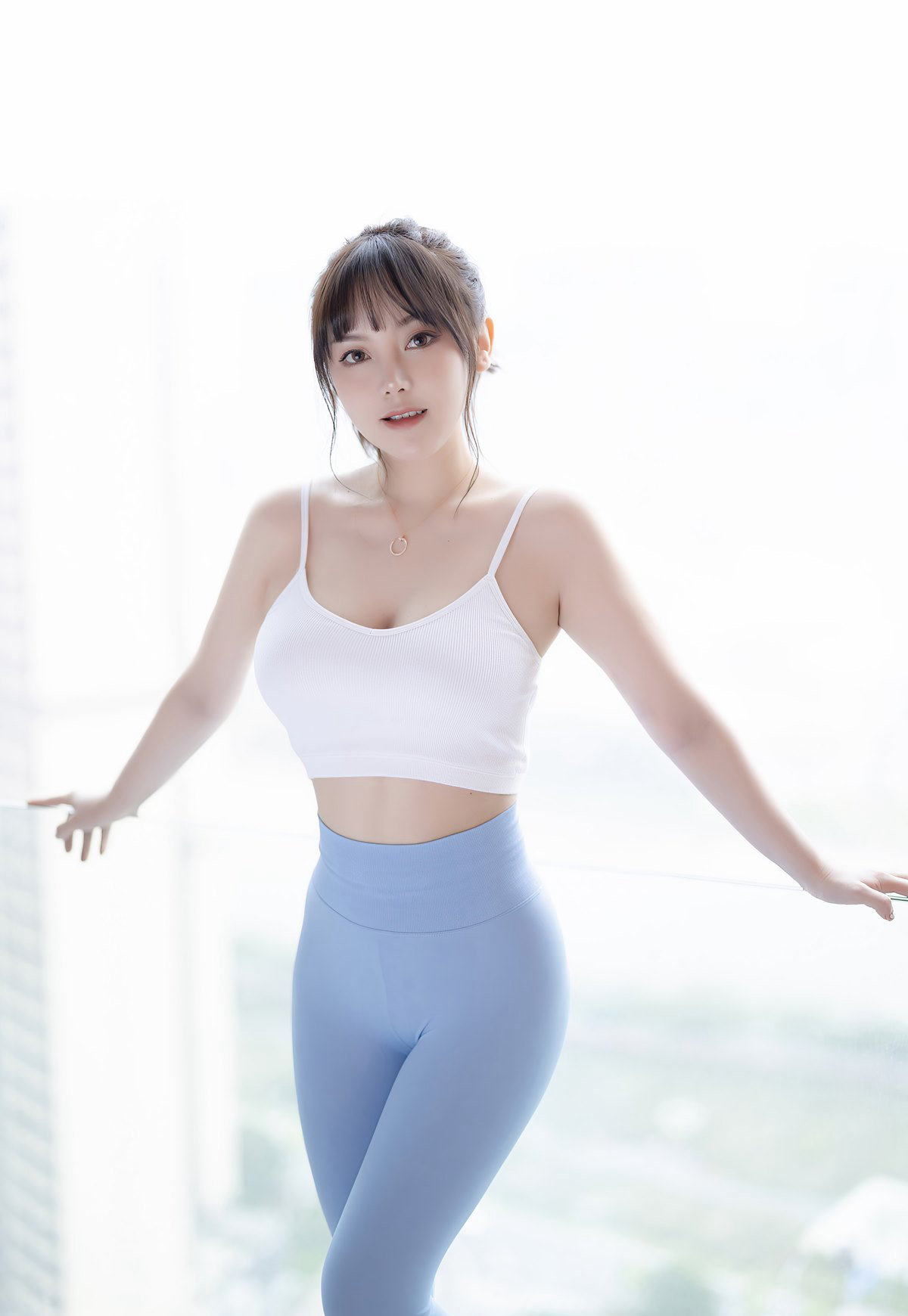 豆瓣酱性感丰满紧身健身裤诱惑高翘臀美臀风骚撅臀诱惑