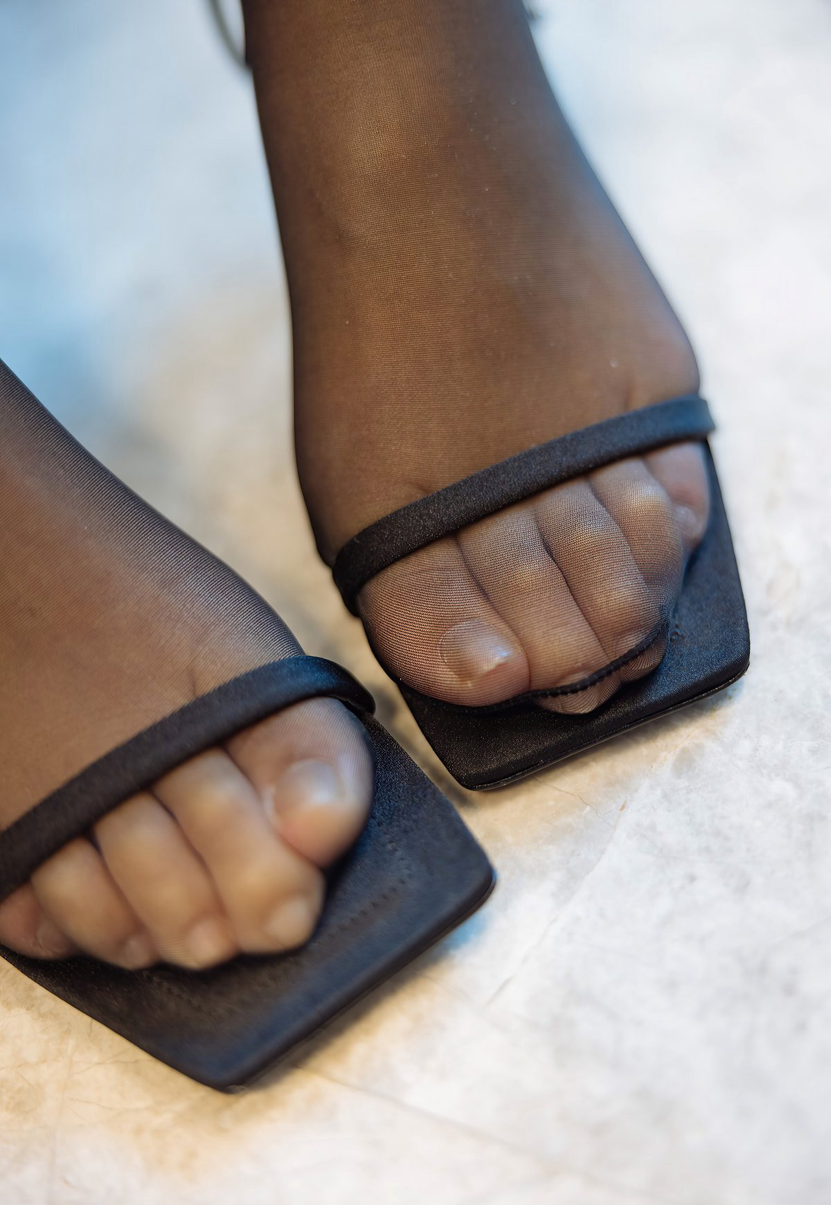 绝色长腿黑丝无内性感美腿丝袜凉高跟玉足高颜值白嫩模特