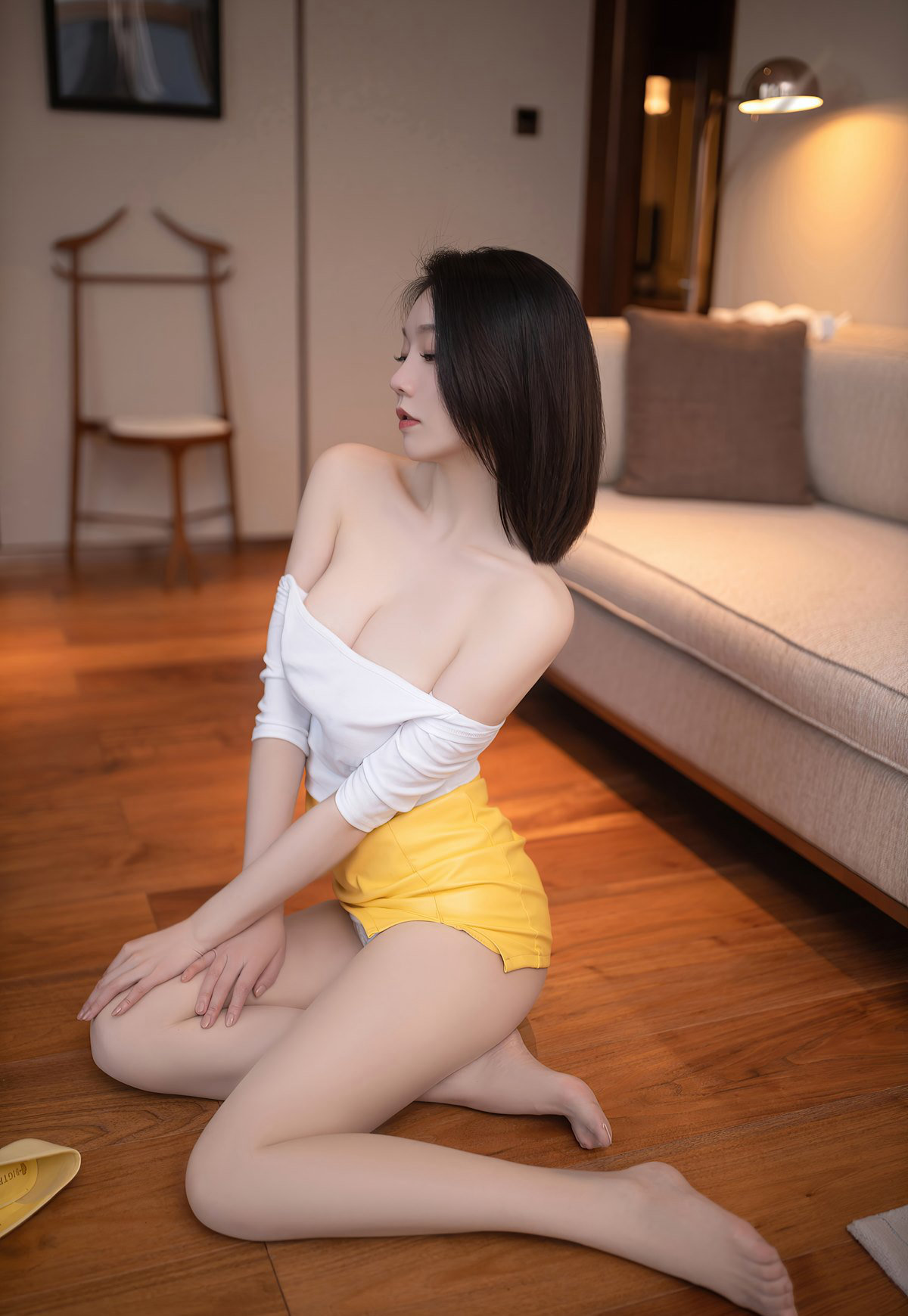 安然完美美腿风骚巨乳诱惑肉丝袜高翘臀姿势居家写真