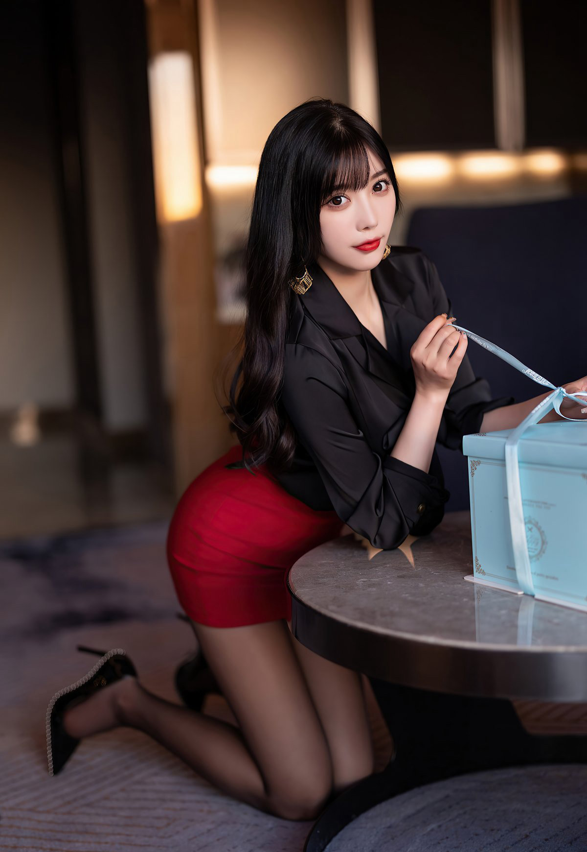 杨晨晨高级酒店过生日性感翘臀美女图片美乳裸身美女