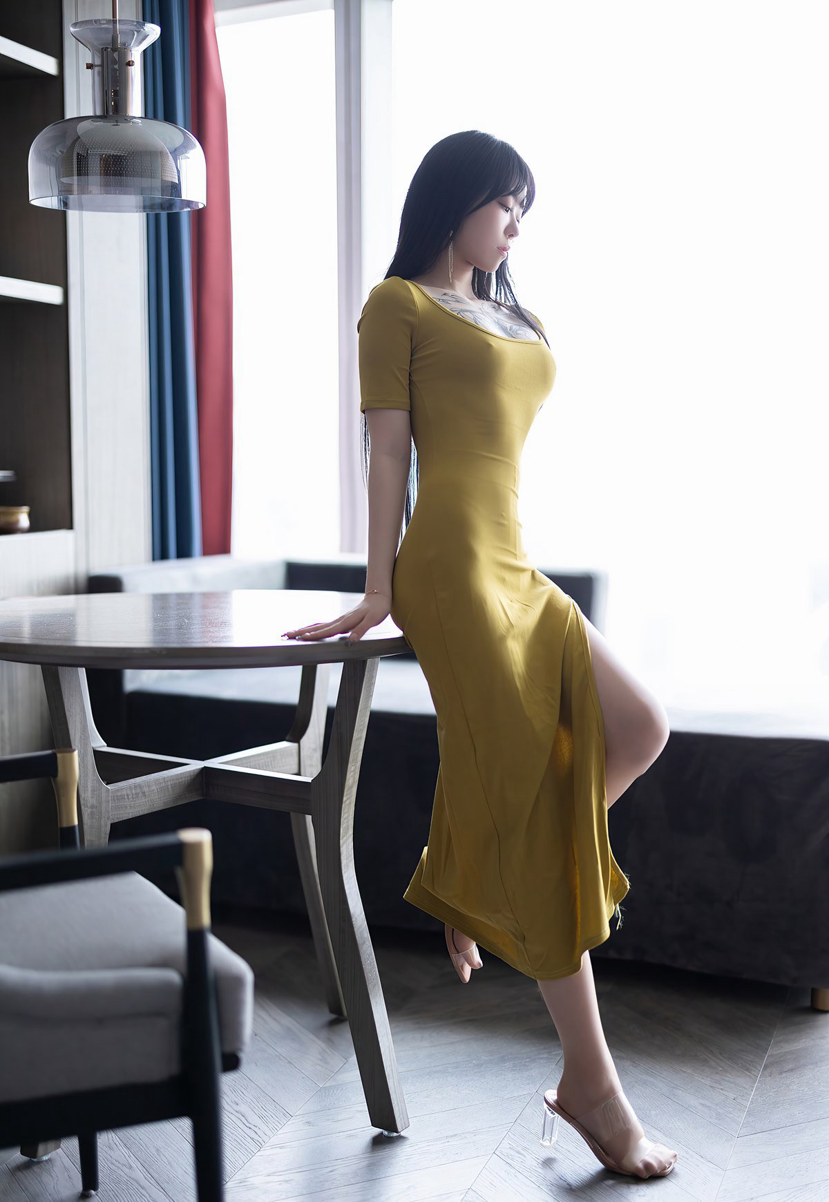 亚洲丝袜美腿美女18p办公室里肉丝无内丝袜高跟秘书