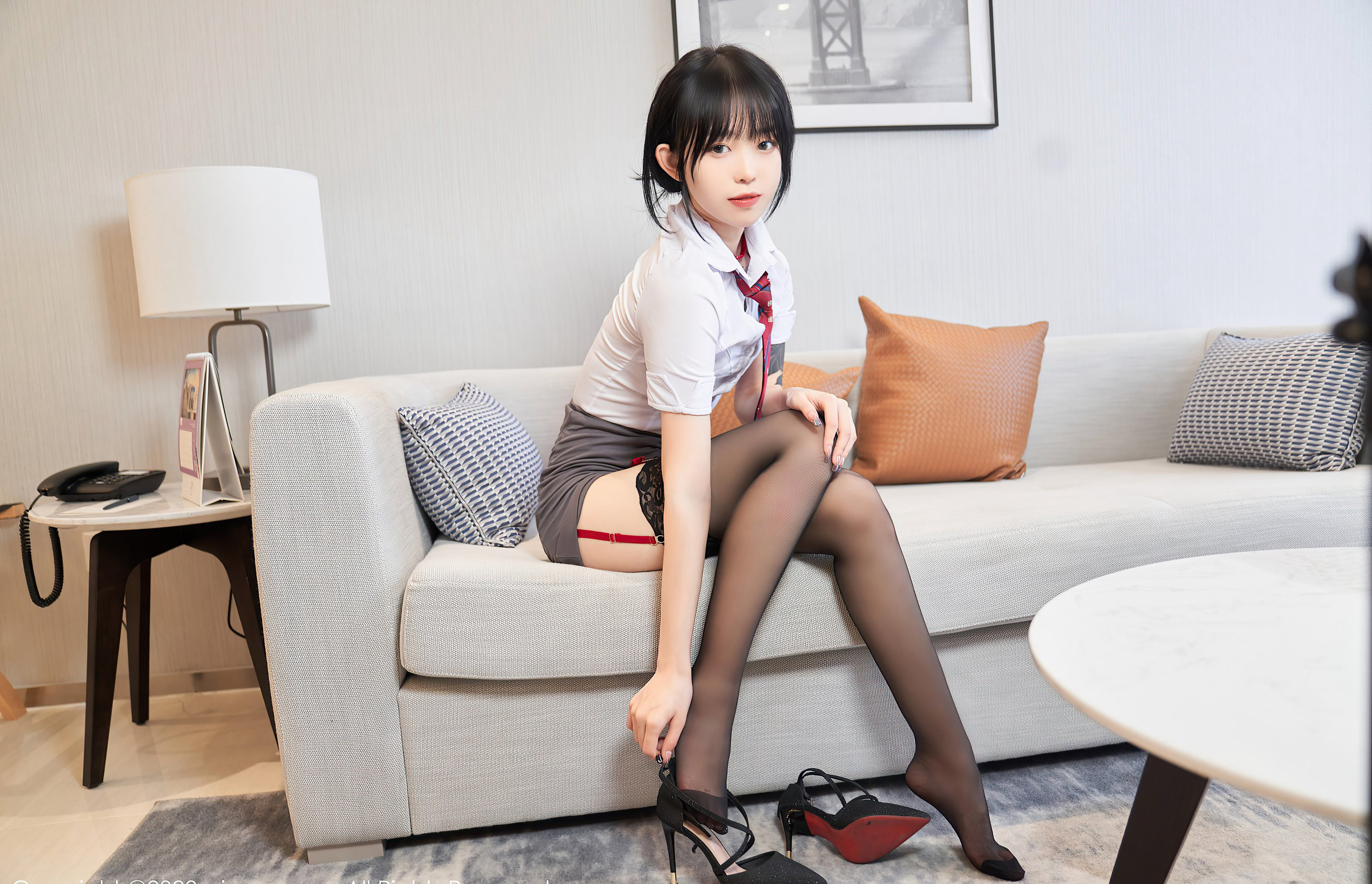 国产00粉嫩馒头萌白酱亚洲丝袜美腿纹身美女嫩模