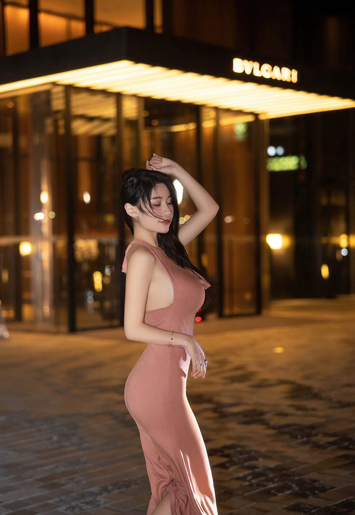 火爆胸大美女图片黑长腿丝短裙美女性感无内丝袜