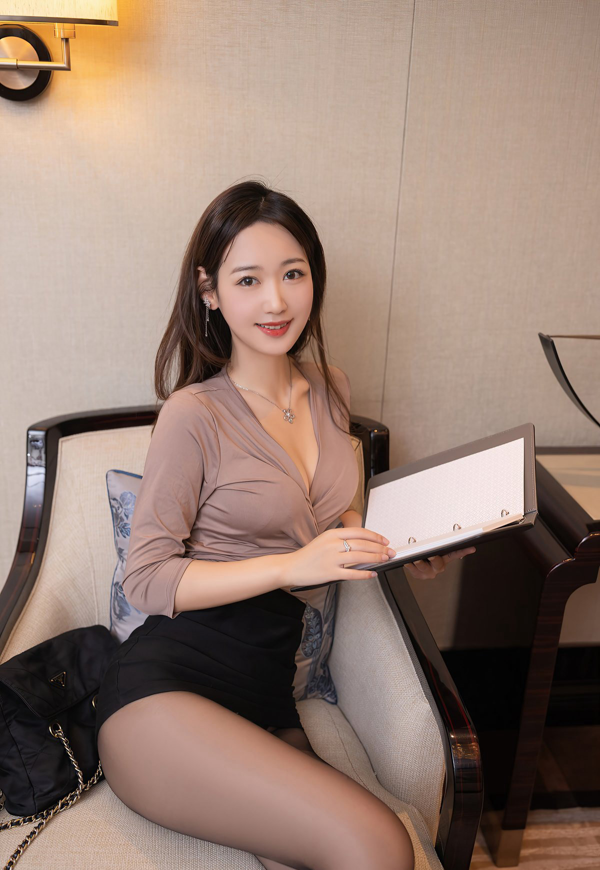 性感秘书唐安琪黑丝高跟人体摄人体摄影图片赏析