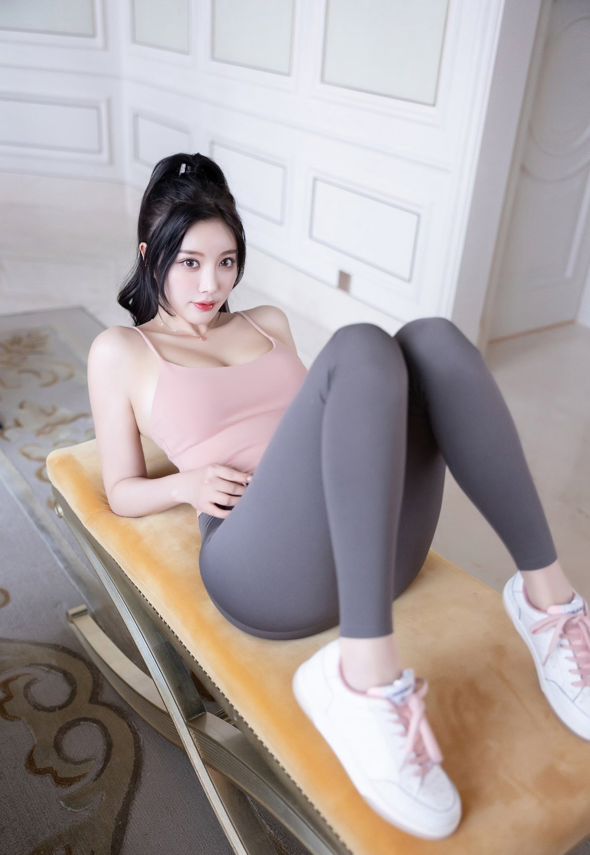 杨晨晨丰满大胸大尺度私密照片性感紧身裤丰满美臀