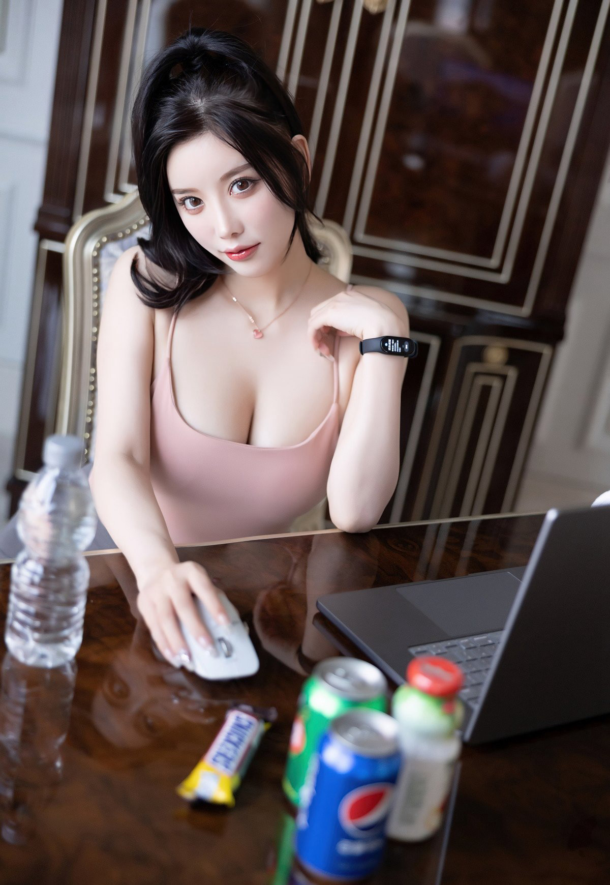 杨晨晨丰满大胸大尺度私密照片性感紧身裤丰满美臀