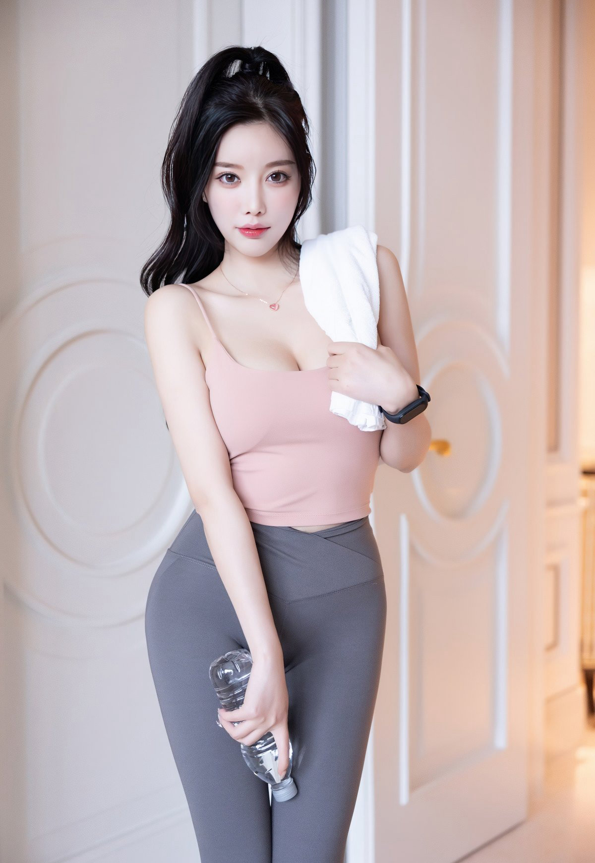 杨晨晨丰满大胸大尺度私密照片性感紧身裤丰满美臀