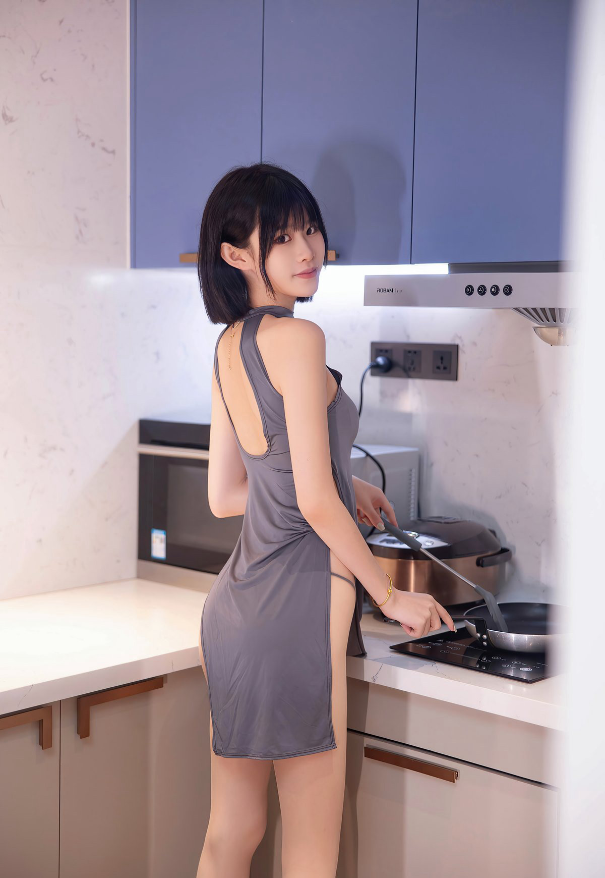 性感cosplay厨娘在线做饭风骚女仆大尺度私房照