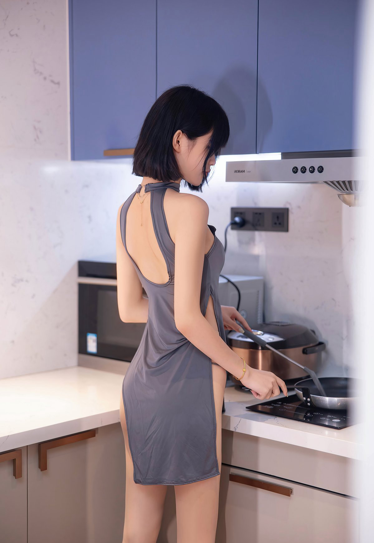 性感cosplay厨娘在线做饭风骚女仆大尺度私房照