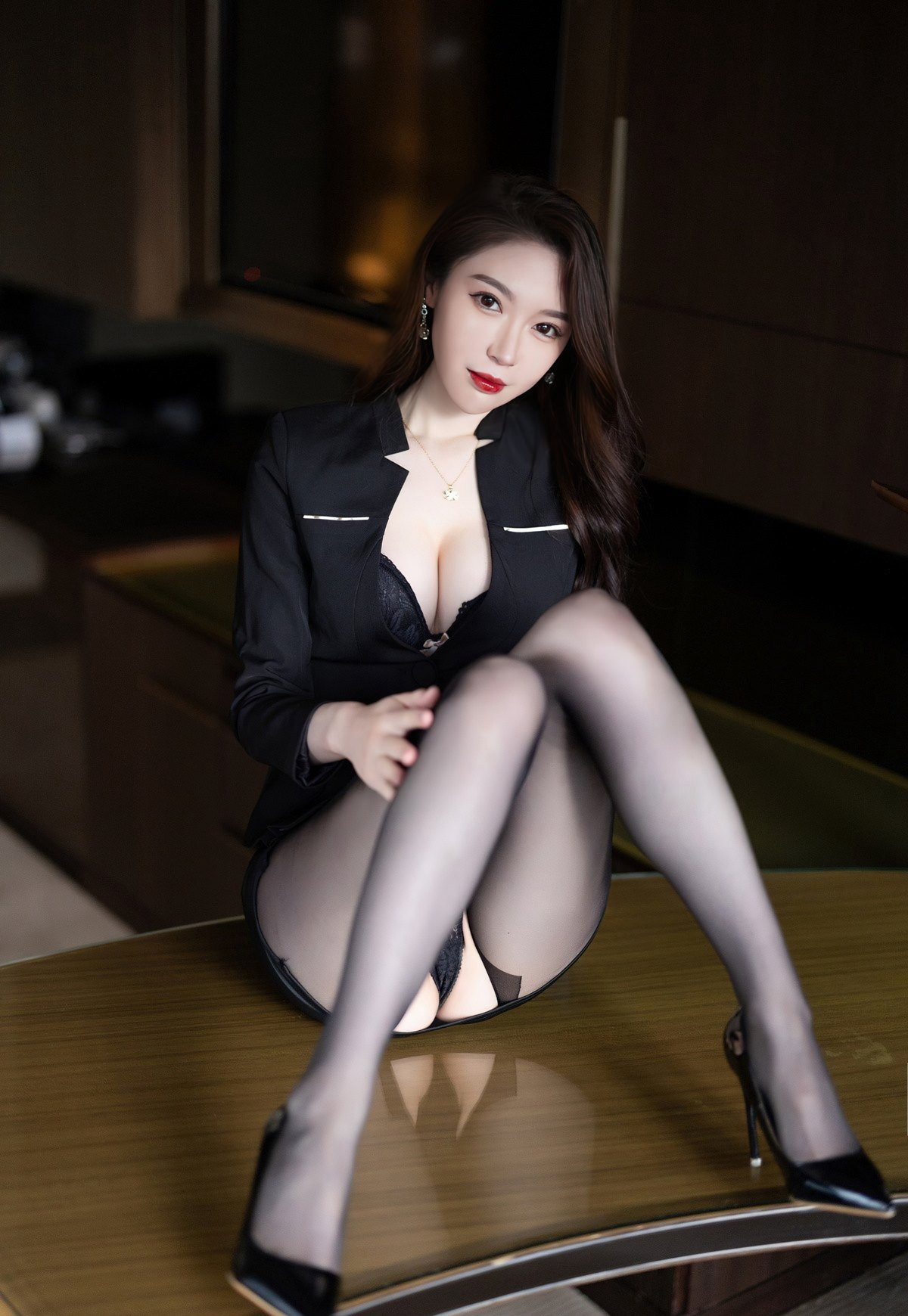 爽极品美女图片梦心月丝袜无内无遮挡美女跪趴式翘臀