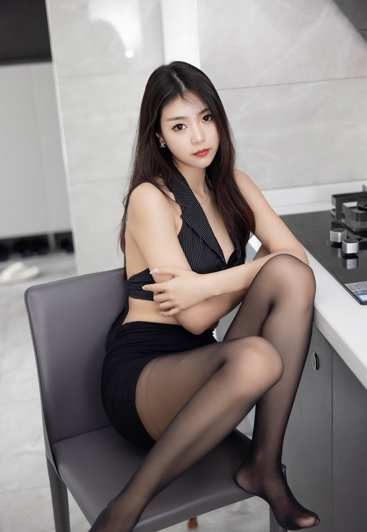 丰满美女黑丝艺术高跟美腿高颜值黑丝美女图片