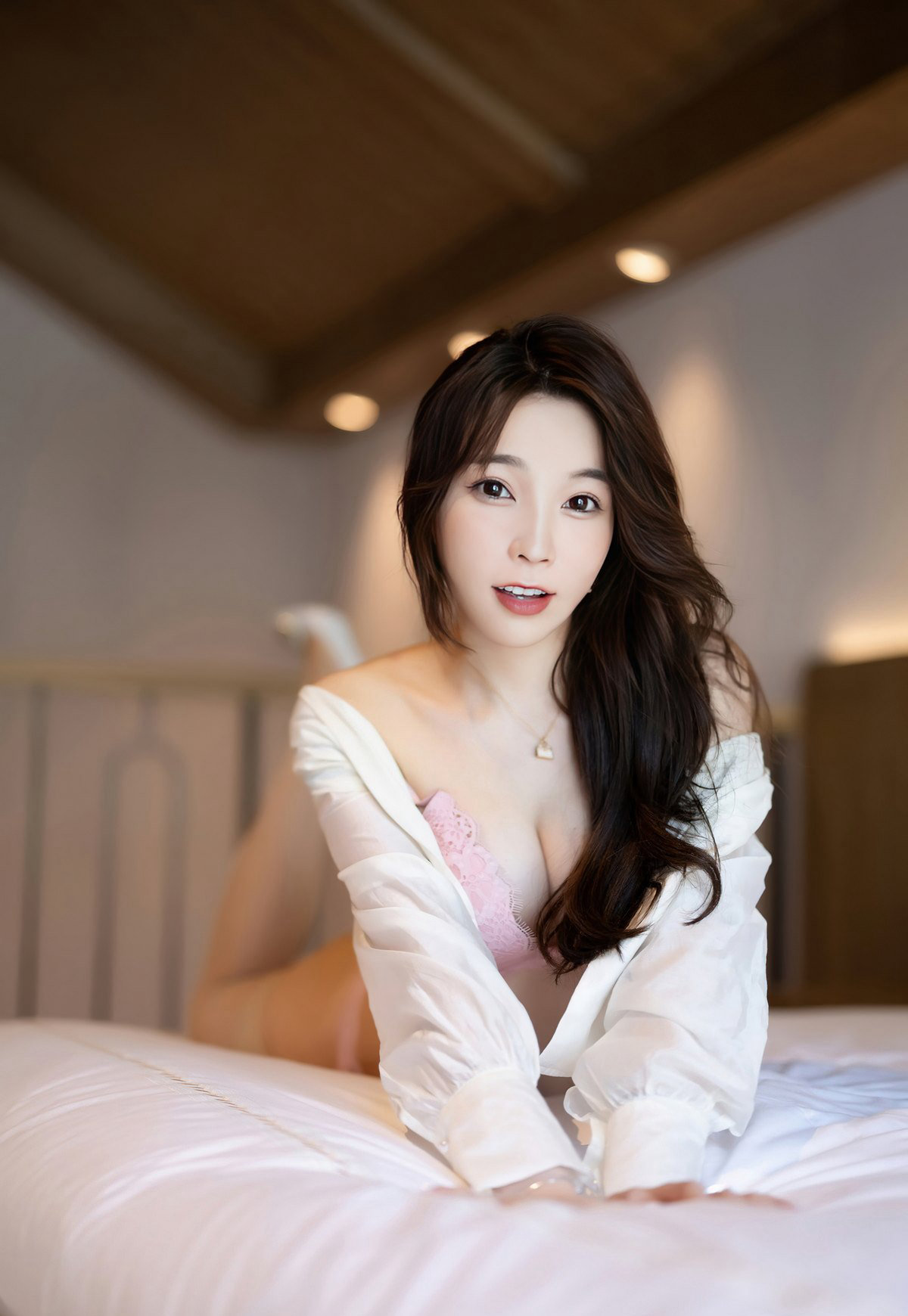 ol丝袜高跟秘书在线图片老师穿着旗袍肉色丝袜