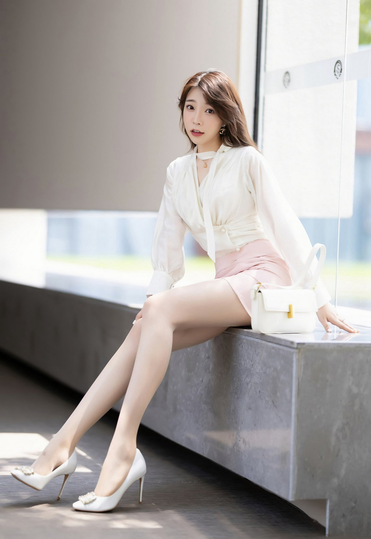 ol丝袜高跟秘书在线图片老师穿着旗袍肉色丝袜