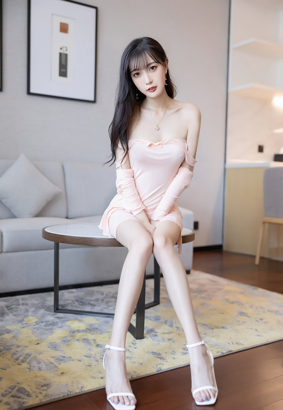 女仆掀起蕾丝裙隔着超薄肉色丝袜麻麻粉嫩大尺度私拍