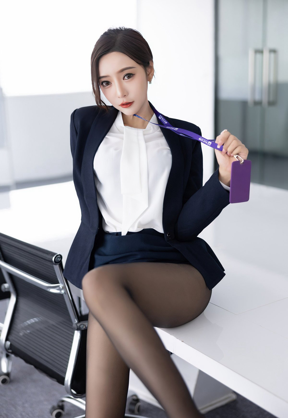 黑丝袜巨乳性感办公秘书足控丝袜脚福利