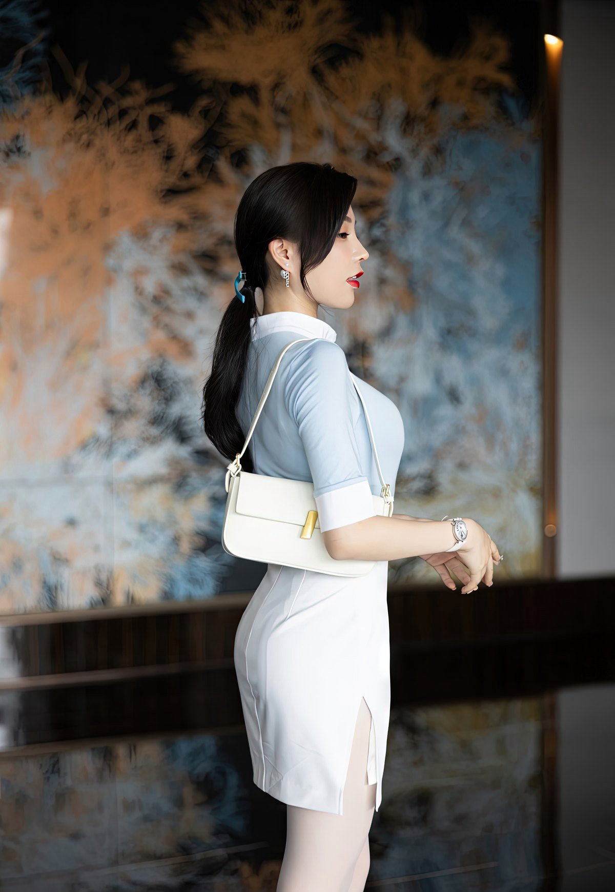 制服秘书的变色丝袜趴下撅屁股办公室sp