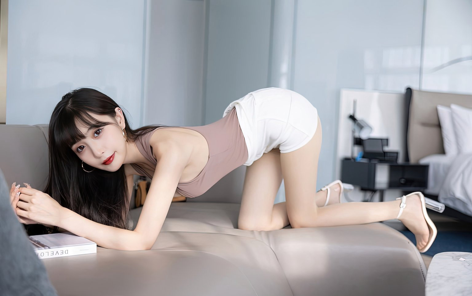 gogo西西人体大尺度高清肉色丝袜无内性感高跟凉鞋