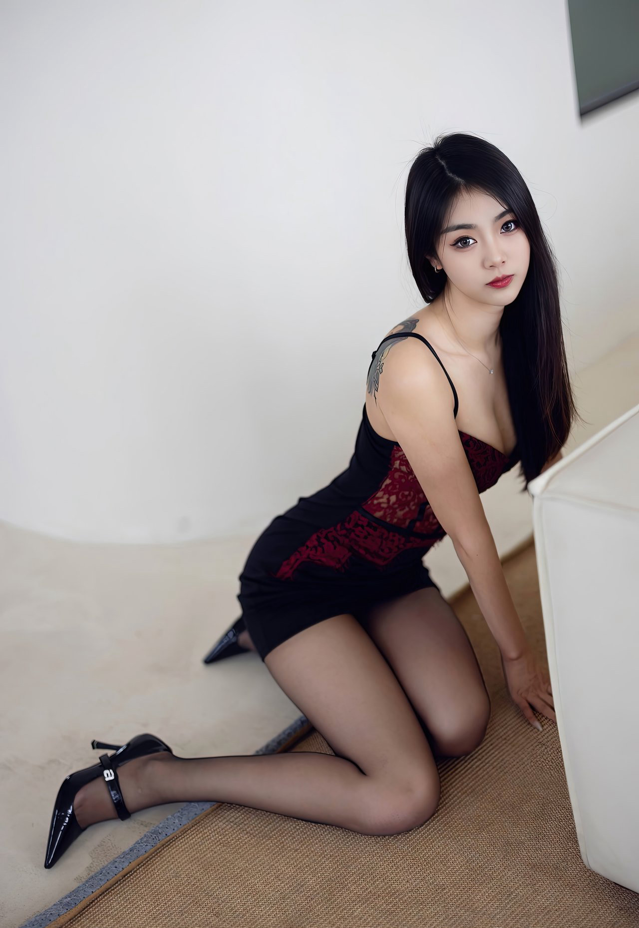 超短裙长腿丝袜无内裤美女丰满黑丝高跟美腿嫩模私密