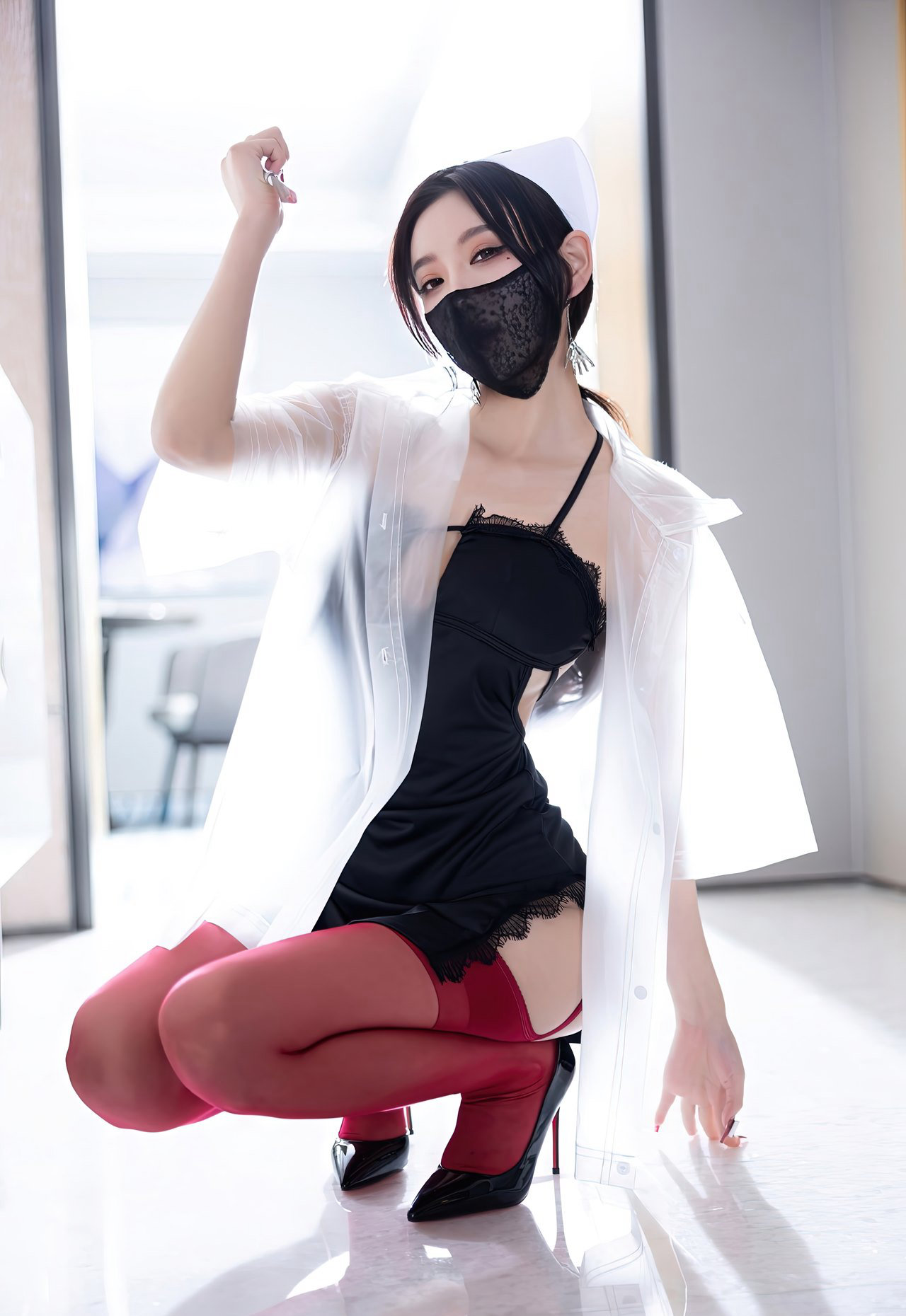 红丝袜美腿高跟杨晨晨性感护士装治疗你的一切尤物视频在线