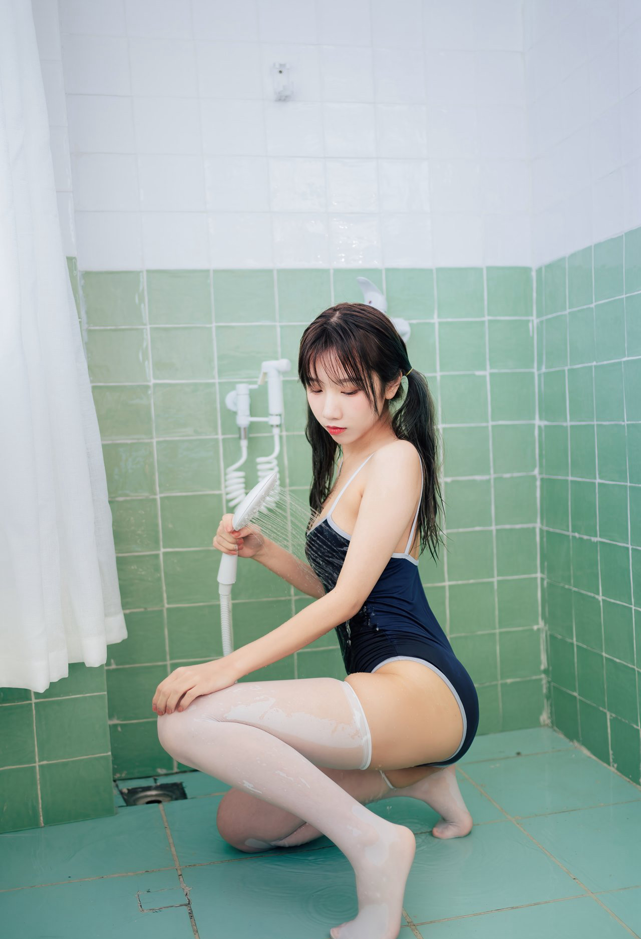 白丝袜美腿玉足浴室湿身COSPLAY超污大尺度美女