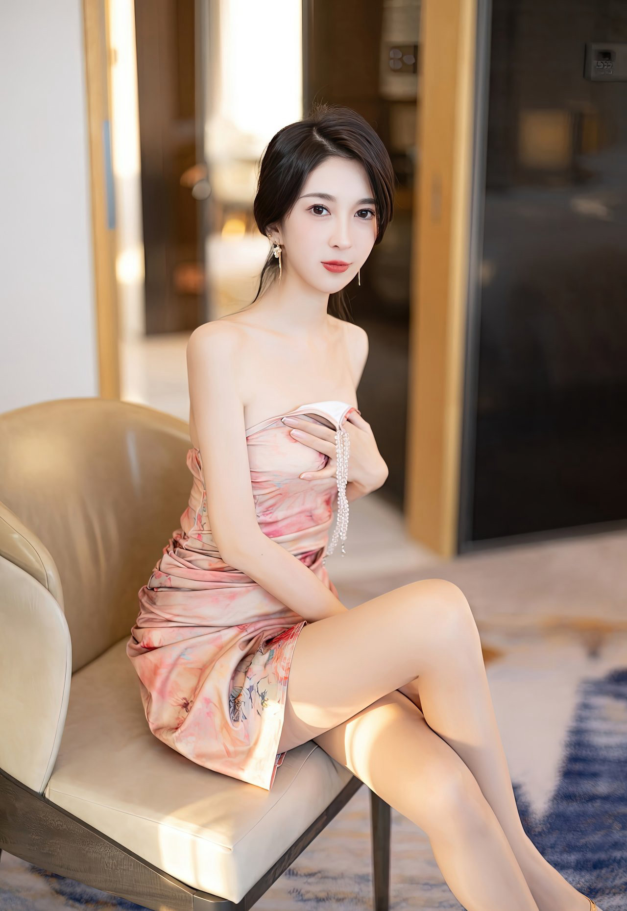 绝世尤物风骚大胸嫩模肉丝袜无内性感高翘臀姿势