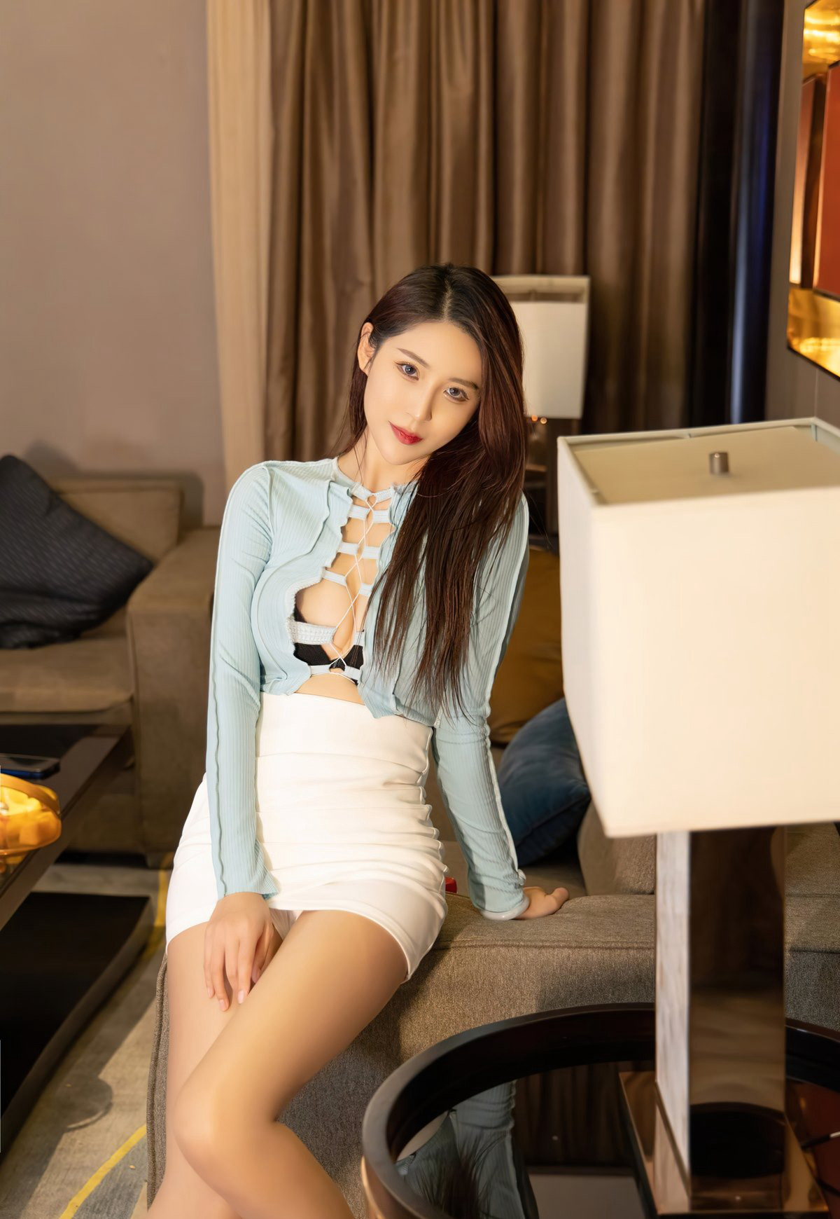 办公室秘书丝袜高跟风骚肉丝袜丰满大胸尤果网酮体美女图片