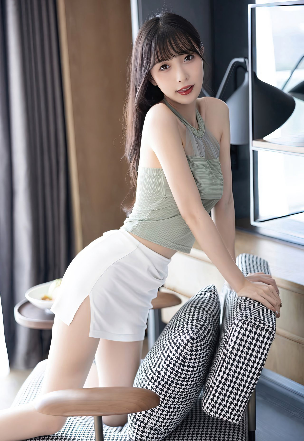 被迫穿丁字内裤的肉丝袜高跟美女一最大胆的人体艺木