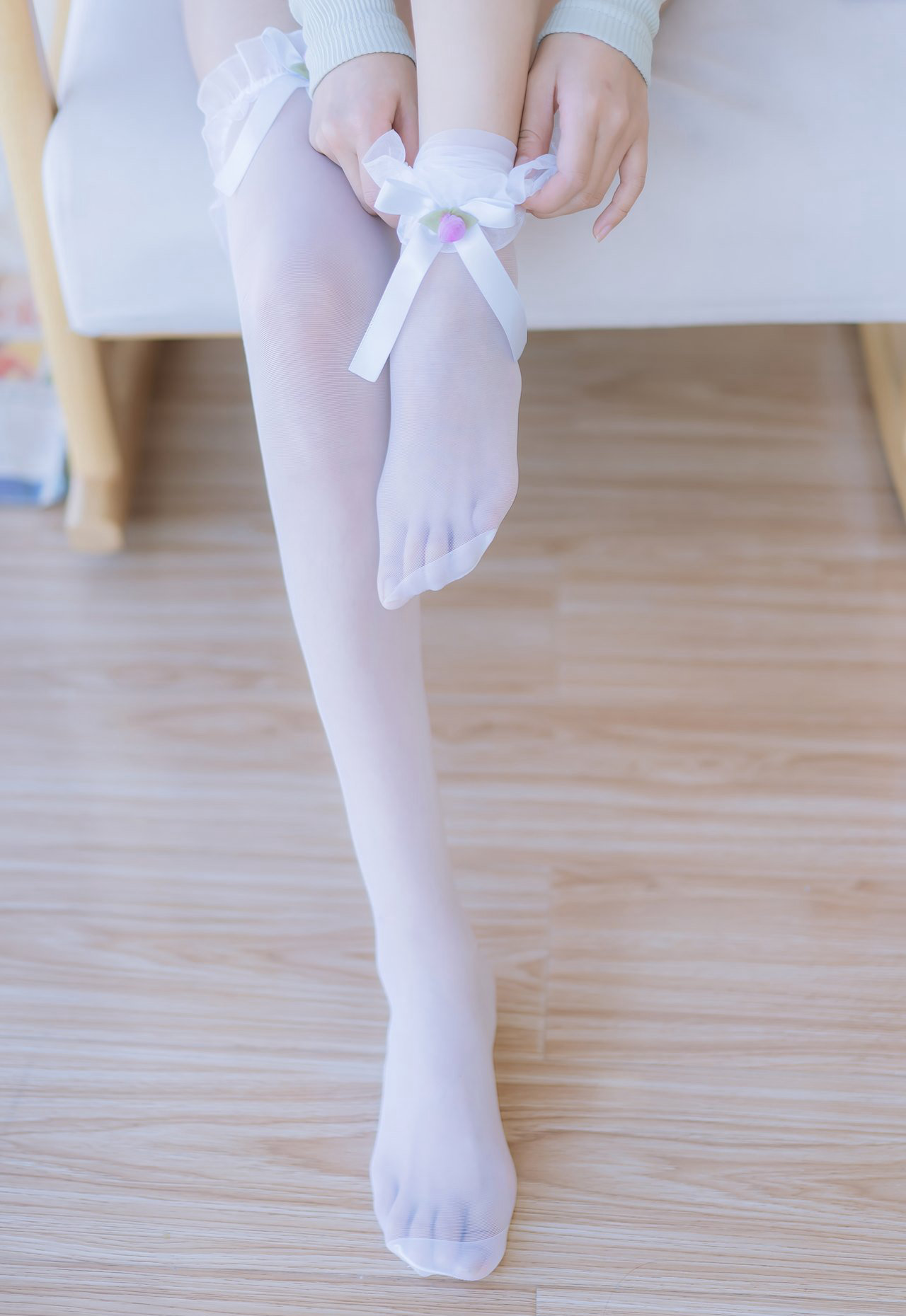 COS大尺度超污风骚白丝袜高翘臀白嫩国产足控福利