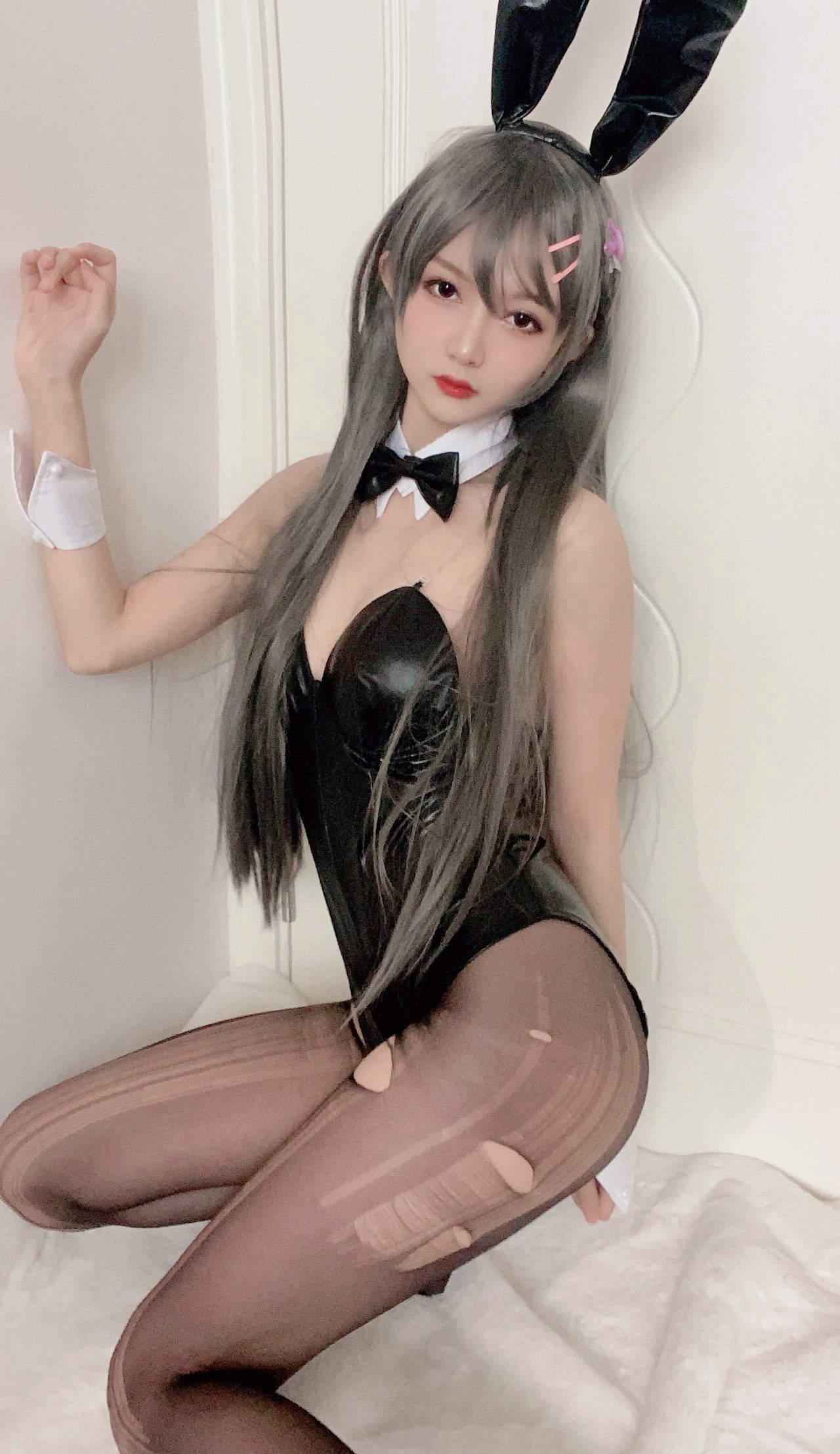 大尺度cos黑丝美腿兔女郎美女二次元大胸妹子