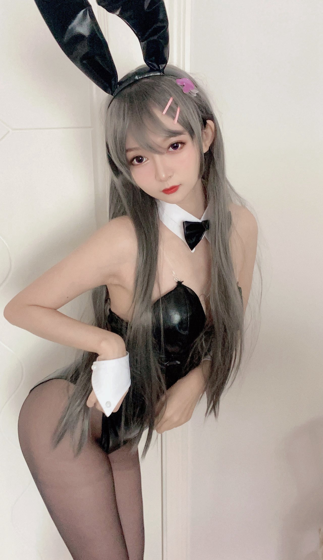 大尺度cos黑丝美腿兔女郎美女二次元大胸妹子